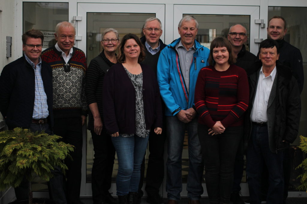 Fra venstre: Bård Bakke, Magne Mjærum, Anne Margrete Seland, Hildegunn Lofthus Berntsen, Birger Fossum, Jon Halgunset, Stina Neergård, Helge Hiim, Helge Hernes og Terje Mykland. Kristine Byberg, Gunn Lie Morland, kari Skår Sørheim og Turid Øyre Øygard var ikke tilstede da bildet ble tatt.