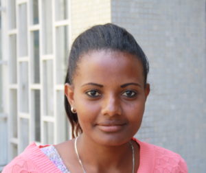 Ung kvinnelig teologi student fra Addis