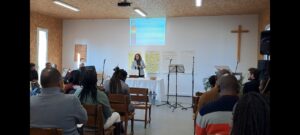 Corinne Bitaud underviser å programmet "En Kirke av vitner"