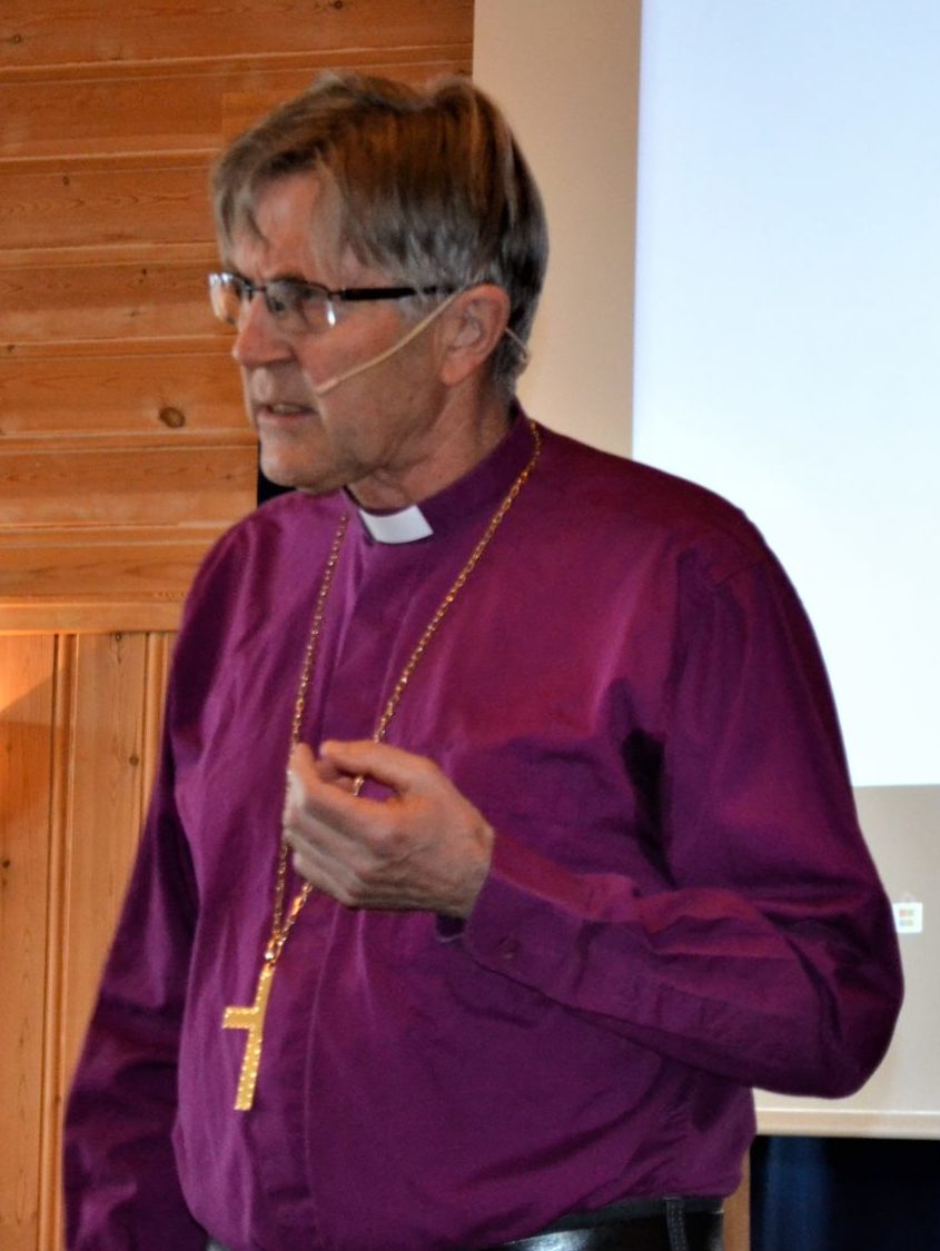 Biskop emeritus Tor Singsås holdt bibeltimer under seniortreffet