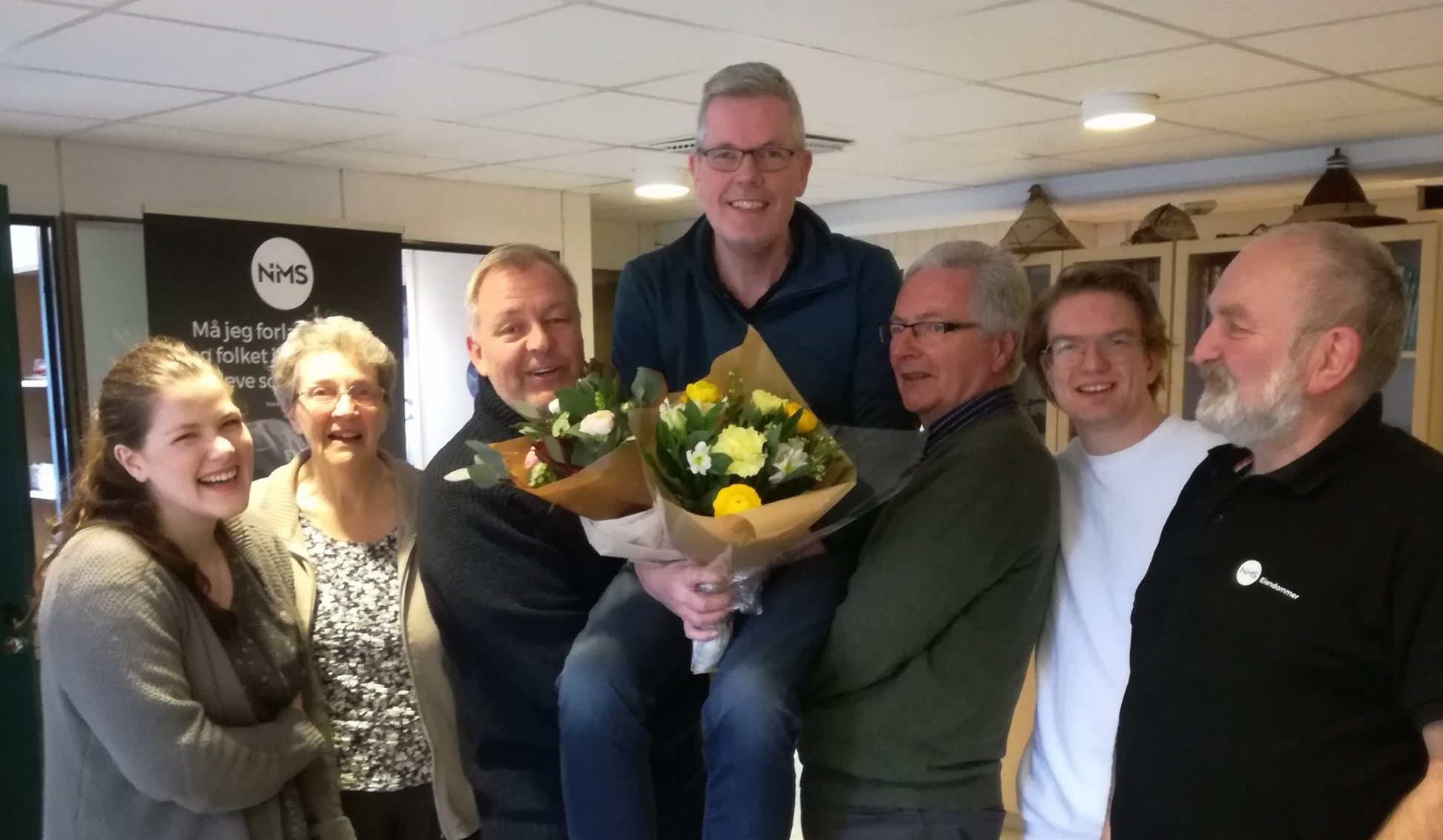 Takk til Gunnar! F.v Margrete Piscoya Hodne, Inger Johanne Christoffersen, Øyvind Ulland Eriksen, Gunnar Eskelund, Birger Foseide, Emil Buxrud og Ola Syrstadeng.
